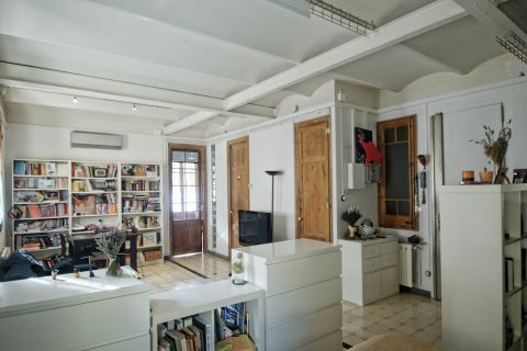 Un pequeño apartamento con estilo_salón