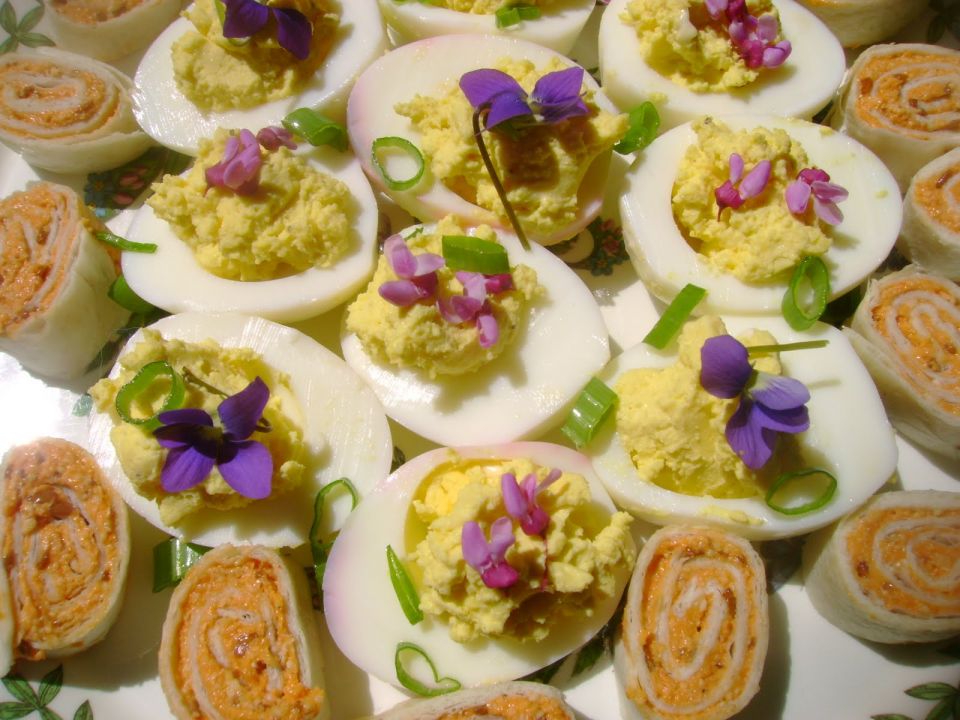 deviled eggs with violets