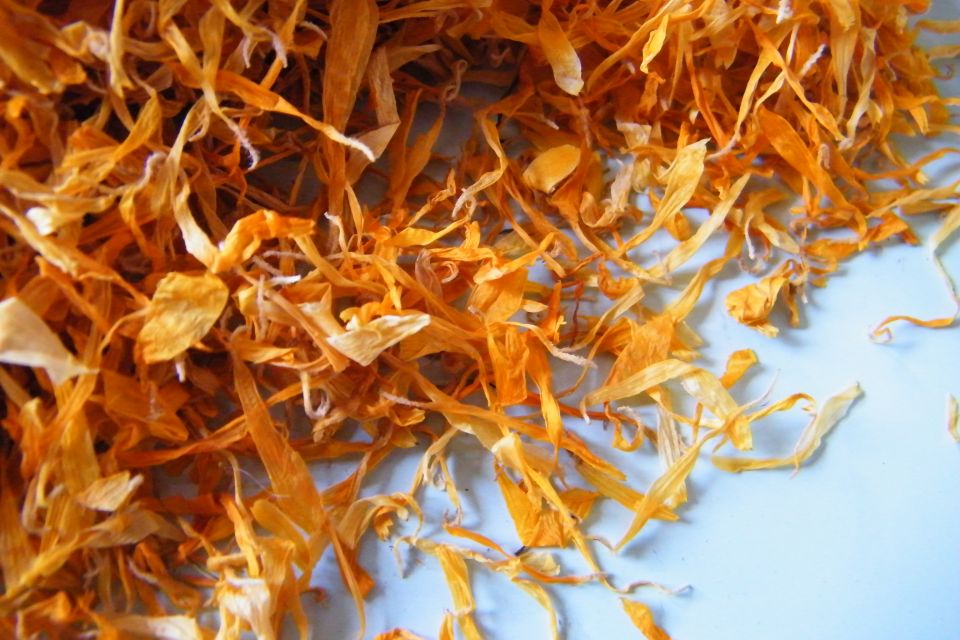 dried marigold petals